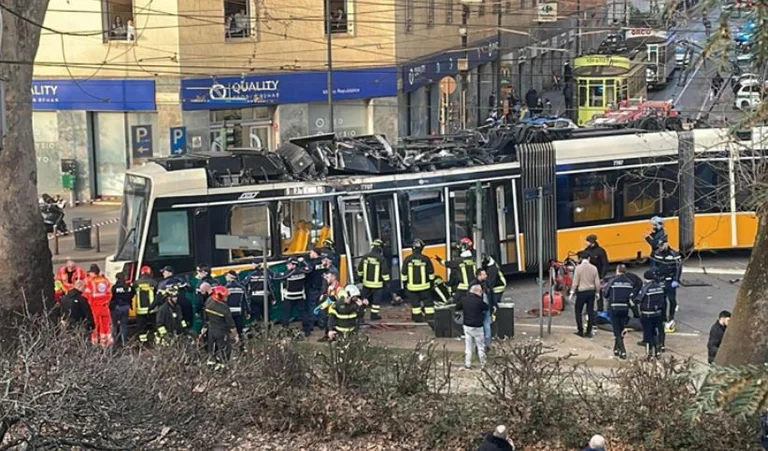路面電車はミラノ、死んだ男と創傷の数十でトラックを終了します