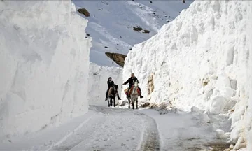 Turkey's residents go through “snowworker” to reach town