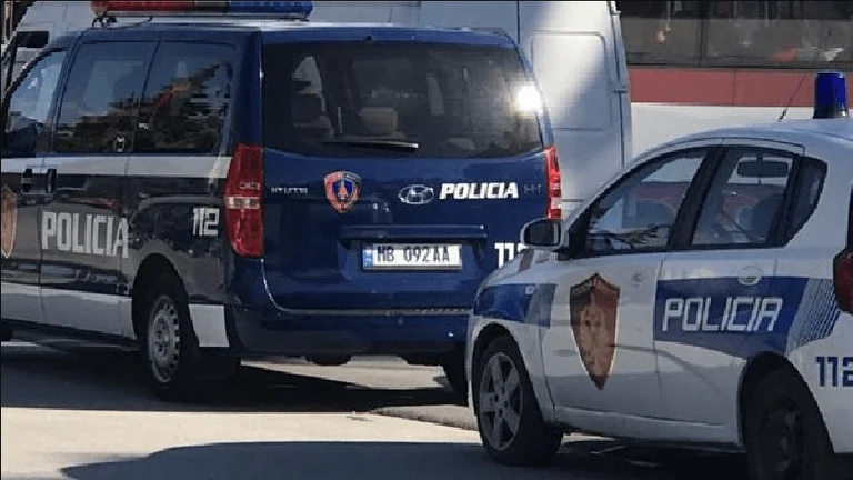 Útěk Altina Ndociho se dostaví před Durresův soud osm zatčených, mezi nimi šest vězeňských policistů.