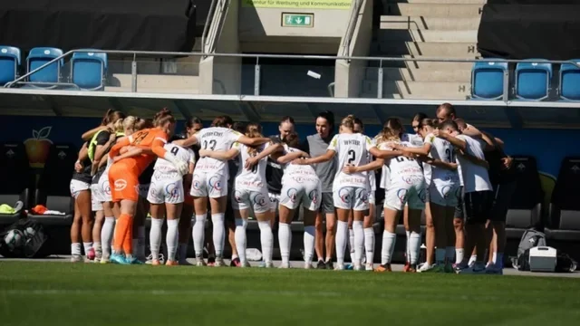 オーストリアのスキャンダル、隠されたカメラは女子サッカーのサッカールームにあります