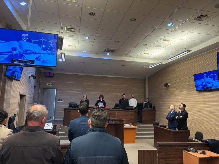 “Interex” を殺すために刑務所で22年に上る