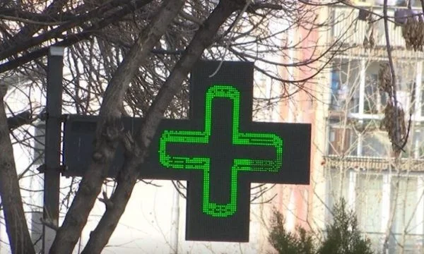 Dogana në aksion, kontrolle në disa barnatore në Prishtinë