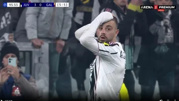 == Weblinks ==== Einzelnachweise == Galatasaray markiert wieder, stempelt die Qualifikationen weg