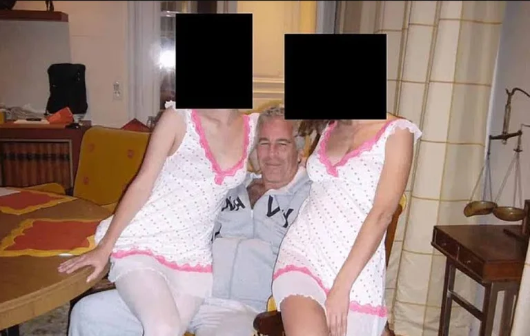 Dulapul secret al lui Epstein: femei fără adăpost și manuale de formare a sclavilor sexuali
