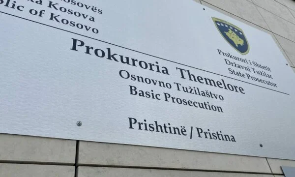 Patru profesori ai Poliţiei Dren sunt arestaţi, suspectaţi de falsificare.