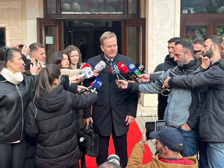 Sorensen : Dialogue는 2026)가 2025가없는 희망에 계속됩니다.