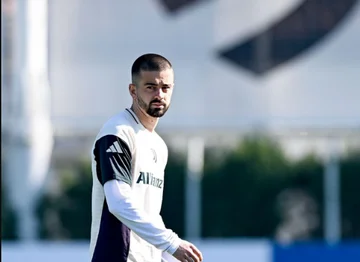 Edon Zegrova bei der Rückkehr nach Frankreich