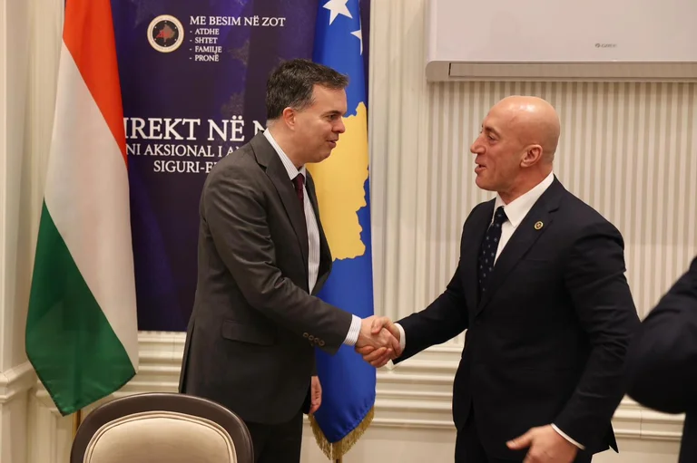 Haradinaj se întâlneşte cu ambasadorul maghiar, vorbeşte despre aderarea Kosovo la NATO