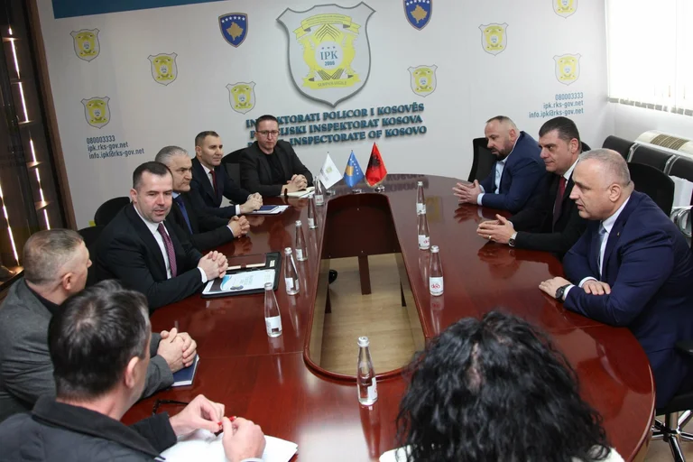 Şeful şef al IPK se întâlneşte cu directorul albanez al PAM, vorbesc despre consolidarea legii
