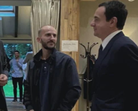 Kurt îl răsplăteşte pe Manjuken, îi dă această poziţie importantă în guvern.