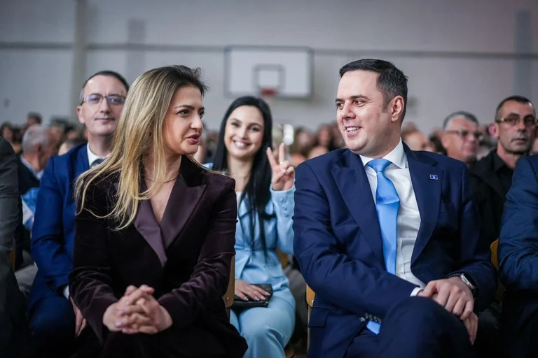 Afacerile cu electricitate ale unui soţ: Obadia emite acuzaţii împotriva jurnaliştilor