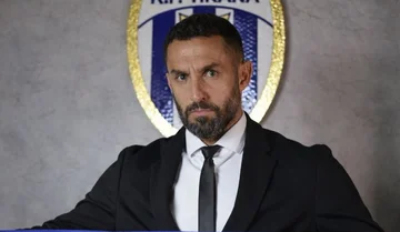 Síi ging entweder in Albanien, Nuhu aus Tirana gefeuert