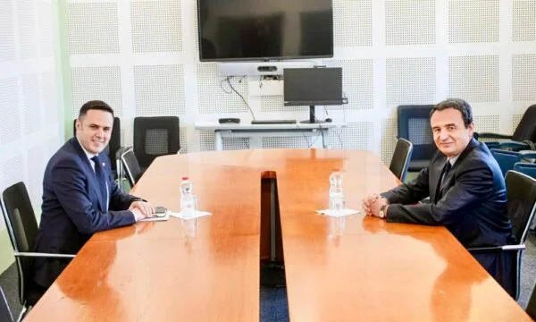 Φωτογραφία: Kurti-Abdijku meeting: Τα παλιά οστά ξεχνιούνται, και τα δύο φαίνονται σε καλή διάθεση