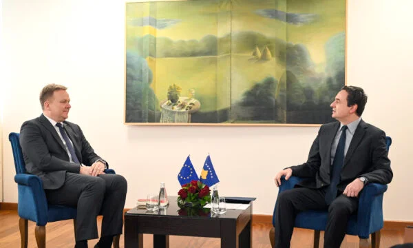 Kurti acolheu o emissário europeu na reunião da manhã votos de normalização das relações com a Sérvia