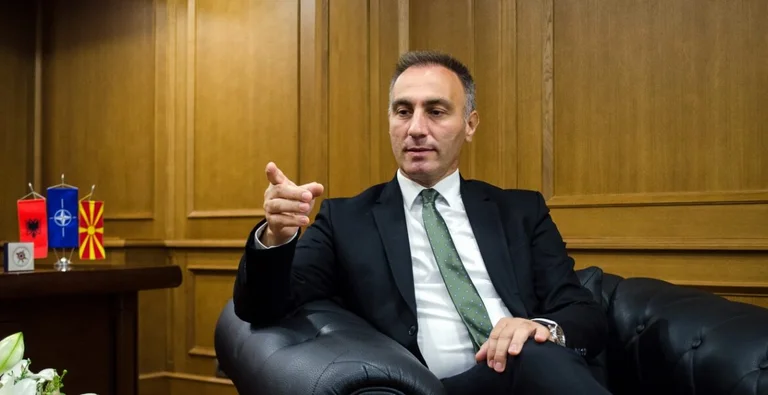 Ο Άρταν Γκρούμπι έστειλε στον Εισαγγελέα να κάνει μια δήλωση.