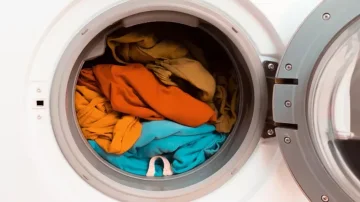 Should you wash your clothes on the inside?
