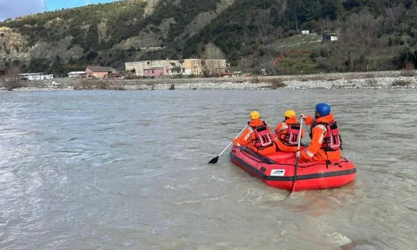 Un copil de 42 de ani se presupune aruncat în râul Osum