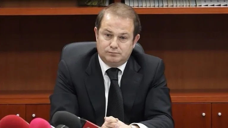 MP John vorbeşte de protest: Poliţia a atacat sediul PD