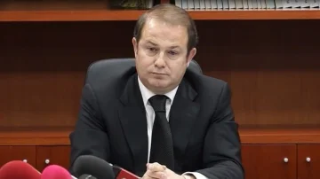MP Johnは抗議を語ります:警察はPDの本部を攻撃しました