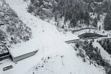 オーストリアのオリエントから3つの他のスキーヤが死ぬ