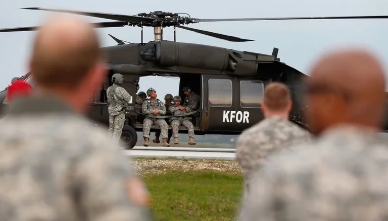 Colonelul Wojcik: Retragerea neaşteptată a trupelor americane ar cauza incertitudine în Kosovo