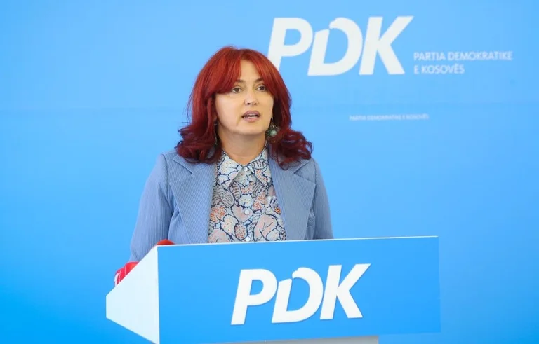 Περικοπή εγχειριδίου του Ραμαζανιού, Χότζα: Ο δήμος της Πρίστινα παραβίασε το Σύνταγμα του Κοσσυφοπεδίου