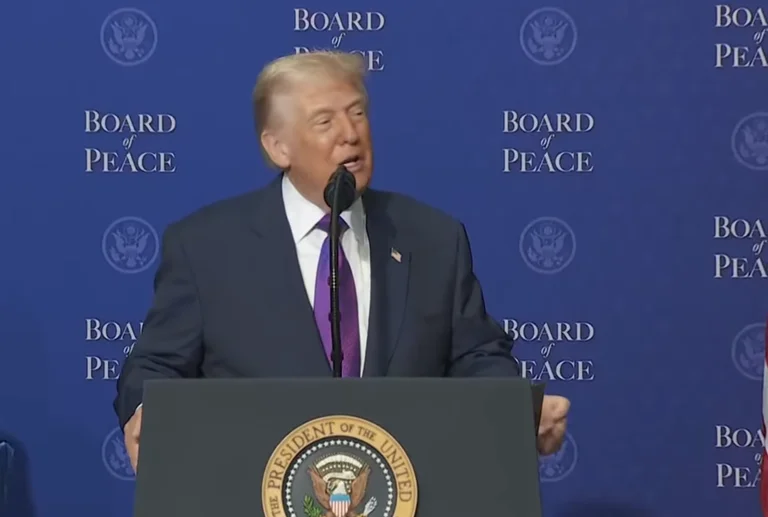 Trump îi mulţumeşte lui Osman că a participat la Consiliul Păcii: faci o treabă minunată.