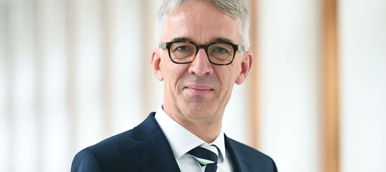 Niemiecki Ambasador Wyspecjalizowanych Pokoje: Twarze Prawo, Niezależne Decyzje