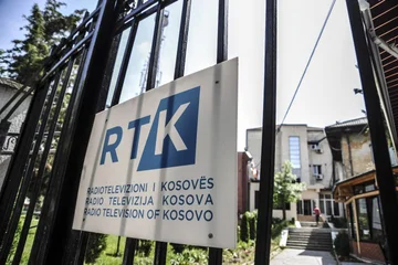 Punëtorët e RTK-së pa paga, tre sindikata sot në protestë