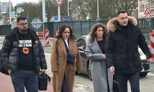 Η Χάγη περιλαμβάνει τη σύζυγο και το γιο του Kadri Wessel