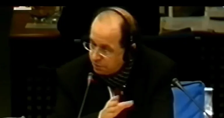 “Το KLA δεν ήταν τρομοκράτης, αλλά άνθρωποι που αντέδρασαν στη βία και την κατάθλιψη”, τη στιγμή που ο Ρουγκόβα αντιμετώπισε τον Μιλόσεβιτς στη Χάγη