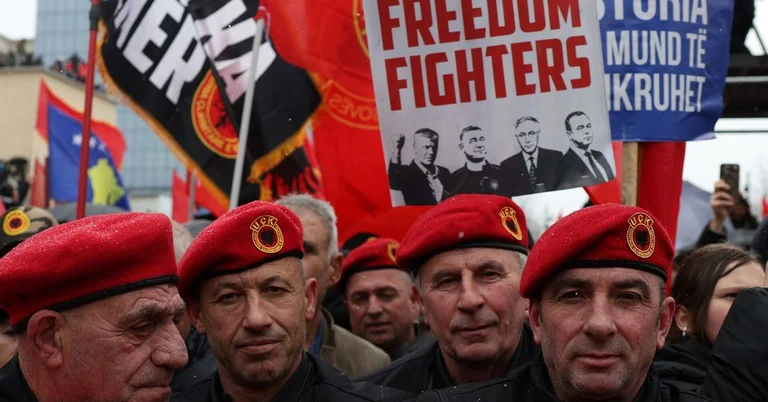 Martie “Mii de oameni au protestat, mulți poartă uniformă KLA