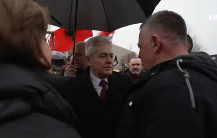 Ali Ahmeti część marszu “Sprawiedliwość, nie polityka”