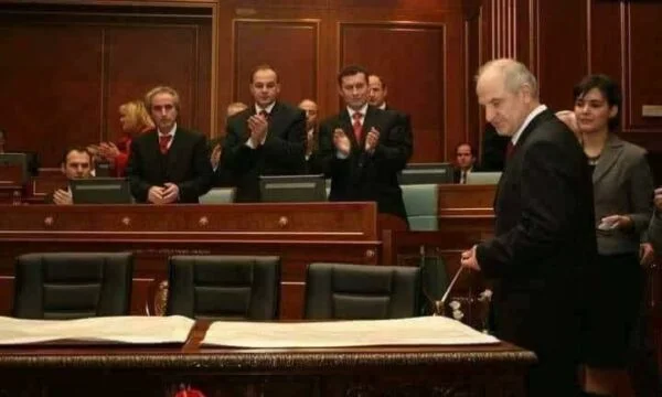 Sejdiu pentru a 18-a aniversare a Independenței: a venit din sacrificiu, am avut soarta de a avea un lider al lui Adam Yasar