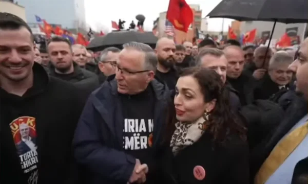 Ο Οσμάν προσχωρεί στη Δικαιοσύνη, καλωσορίζει τον Χάμζα, τον γιο του Θάτσι.