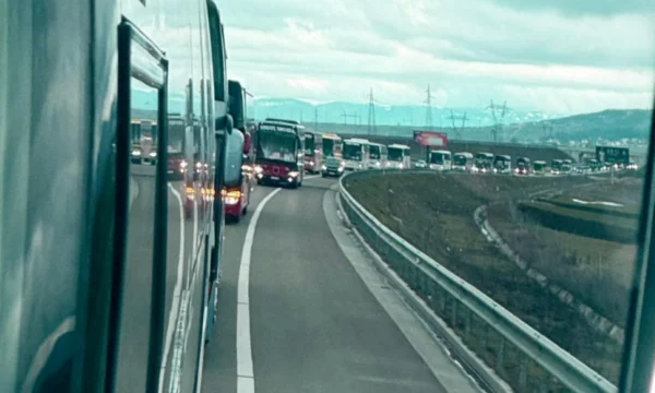 Ferizaj a pornit 44 de autobuze pentru protest “Justiție, Fără politică”
