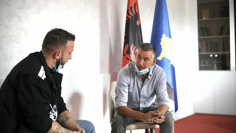 Mozzik na protest Prisztiny: Ci ludzie oddychają U KK, dziś nie brakuje