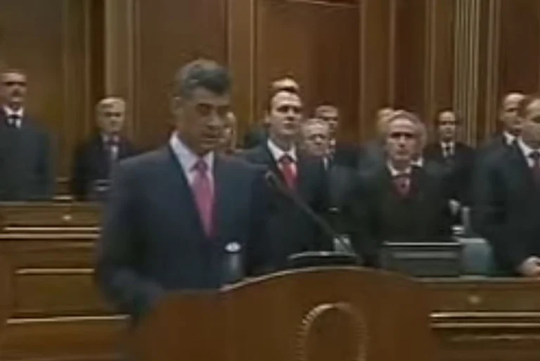Historyczny moment, kiedy Hashim Thaci ogłosił niepodległość Kosowa