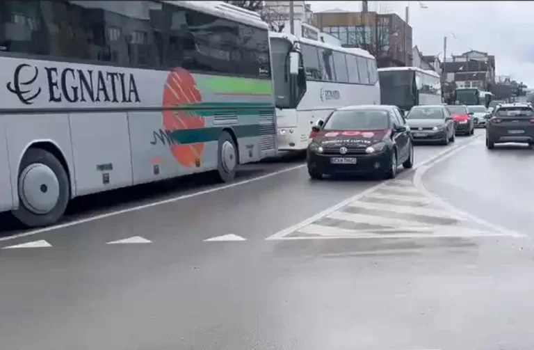 Martie pentru Salvatori, autobuze din Gjilan pleaca spre Pristina