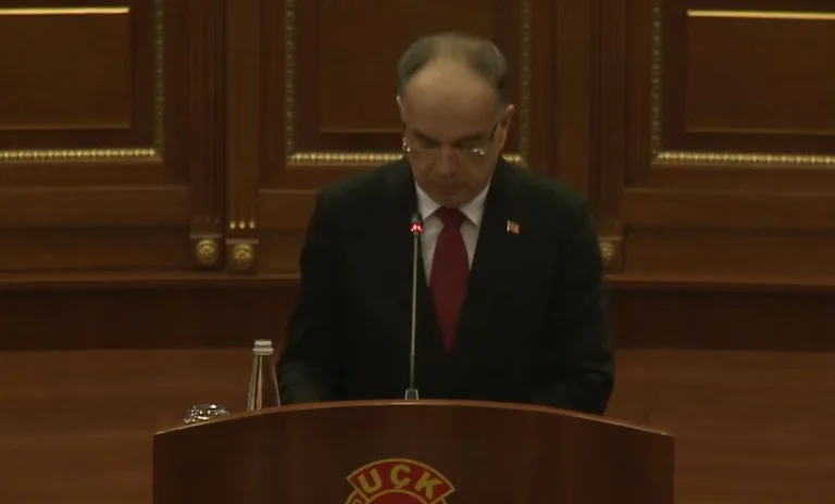 Błagać ich z Parlamentu: Dziś jest wielki dzień, Kosowo kończy 18