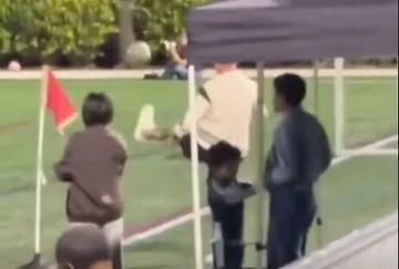 Er ging zusehen, wie seine Jungs kämpfen, das tat Messy, als der Ball zu seinen Füßen kam.