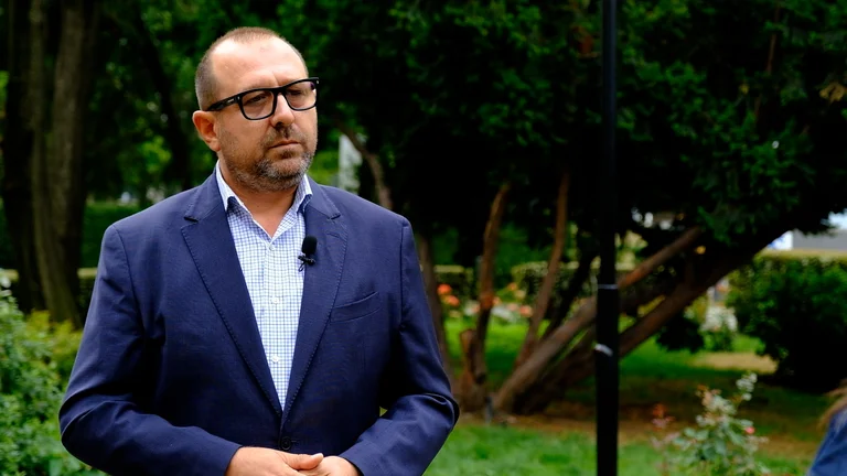 duş: Kosovo intră în aniversarea independenţei în contextul crizelor politice, al izolării, al pierderii încrederii