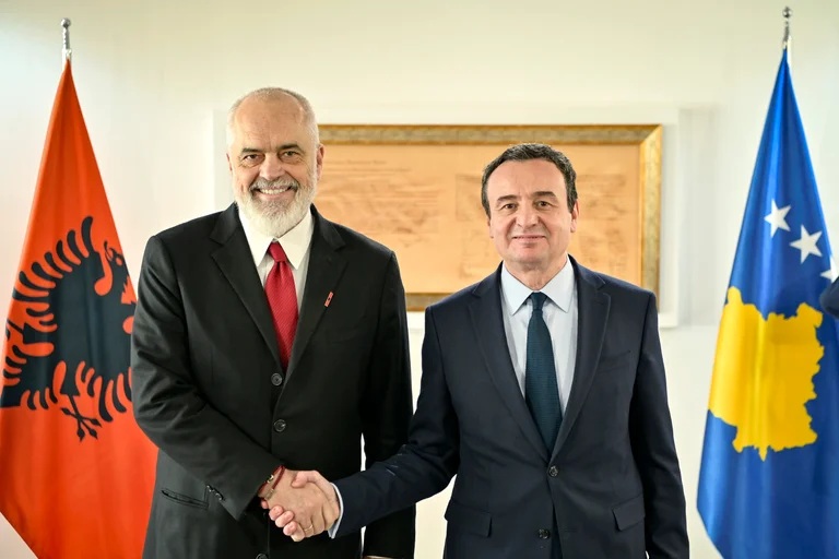 Kurti şi Rama discută despre relaţiile interstatale, proiecte strategice între Kosovo şi Albania