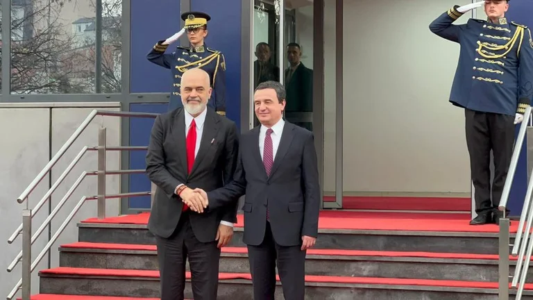 Când Kurt se întâlneşte cu Rama în guvern
