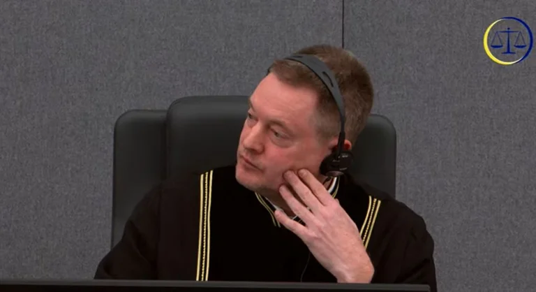 Prima întrebare, apărarea lui Thaci şi răspunsul lui Wessel: Legea prezice că riscurile de securitate pot fi arestate