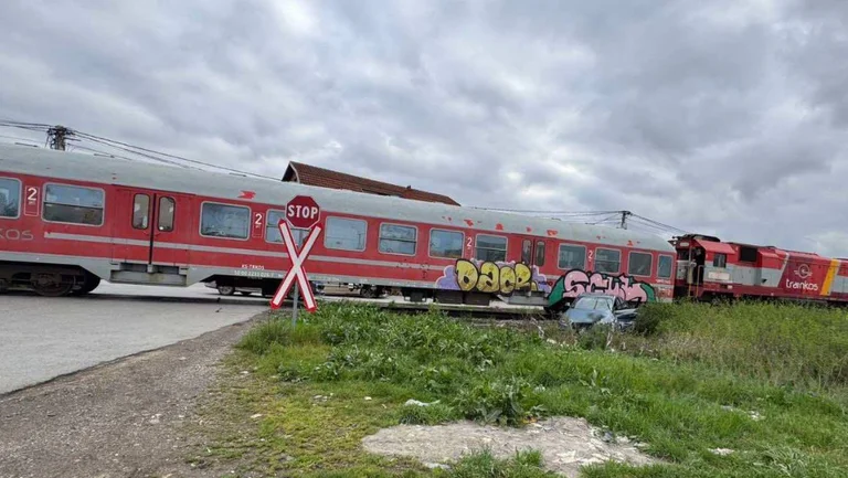 Doi răniţi cu trenul şi o maşină în Grabovc