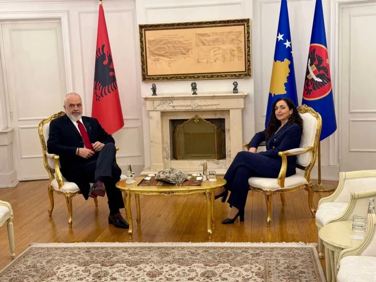 Edi Rama rozpoczyna wizytę, spotyka się z Osmanem