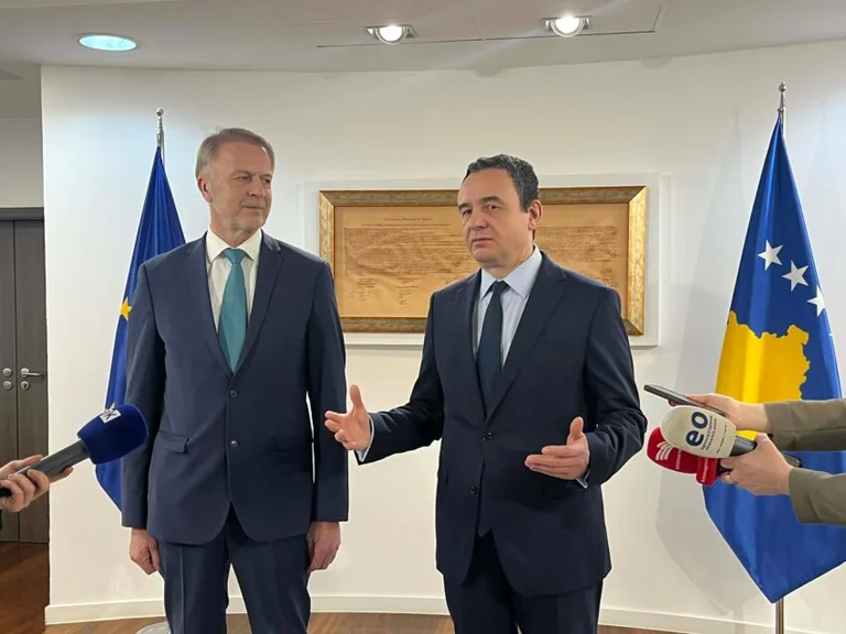 Po utworzeniu rządu Kurti i Orav na spotkaniu