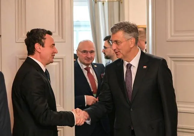 Κούρτι και Κροάτης πρωθυπουργός συζητούν κοινή συνάντηση μεταξύ κυβερνήσεων