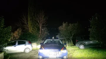 アルバニアは、撮影を聴いた後、イタリアで死にます